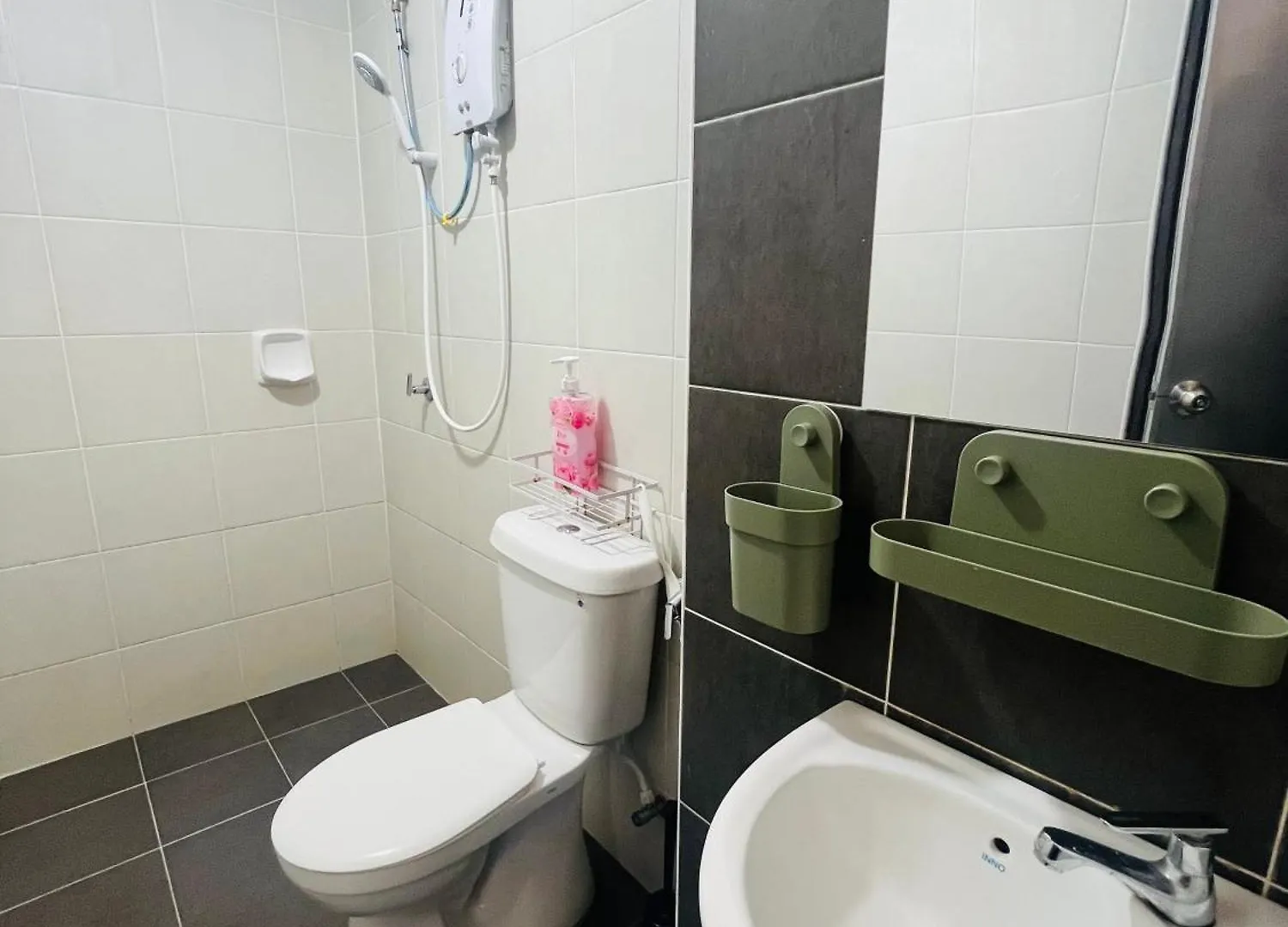 Khasif Amani Homestay Parit Buntar 0*,  Malasia